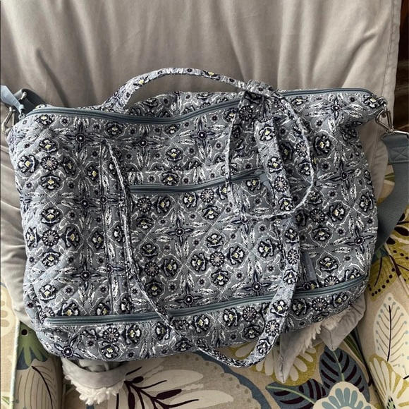 Vera Bradley Deluxe Travel Tote bag - Picture 2 of 5